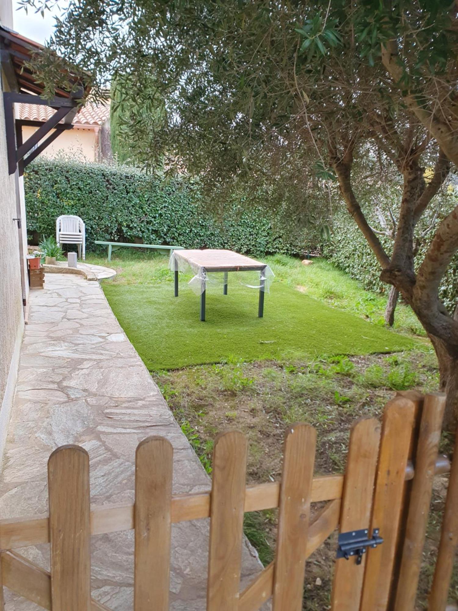 Appartement T2 Bas De Villa Avec Jardinet Au Calme Proche Mer La Seyne-sur-Mer Exterior photo